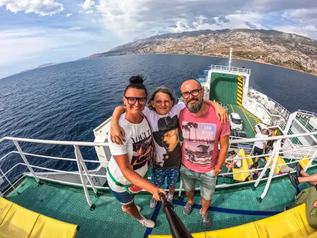 Cres z Polski: Jak dojechać? Promem, autem, samolotem co wybrać?