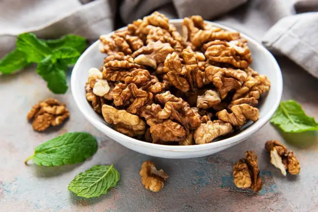 Kiedy jest sezon na orzechy włoskie? Oto co musisz wiedzieć
