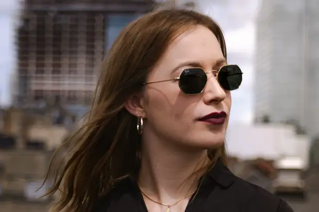 Kolczyk: Tytan vs stal chirurgiczna. Co bezpieczniejsze dla Ciebie?