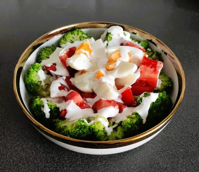 Jak zrobić sałatkę z brokułami? Przepisy i sekrety idealnej