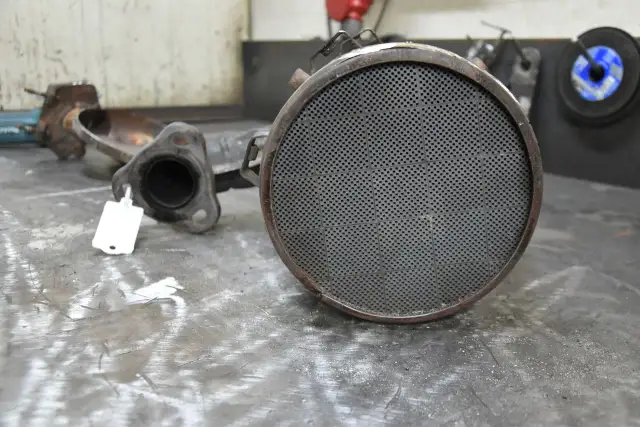 Zatkany DPF co robić? Skuteczne sposoby na rozwiązanie problemu