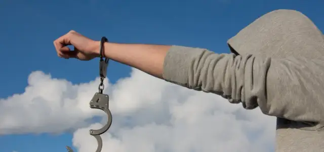 Czy uzależnienie to grzech ciężki? Odkryj moralne aspekty tej kwestii