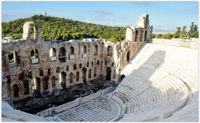 Ile trwa lot do Aten? Odkryj sekrety szybkiej podróży!