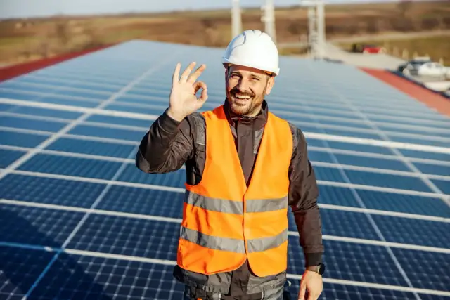 Sprzedaż energii z fotowoltaiki w przypadku firmy – jak to działa?