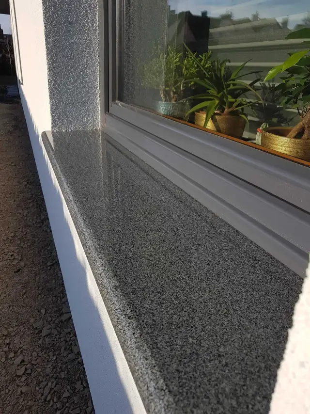 Parapety zewnętrzne z różnych materiałów. Sprawdź, co wybrać i nie przepłacić