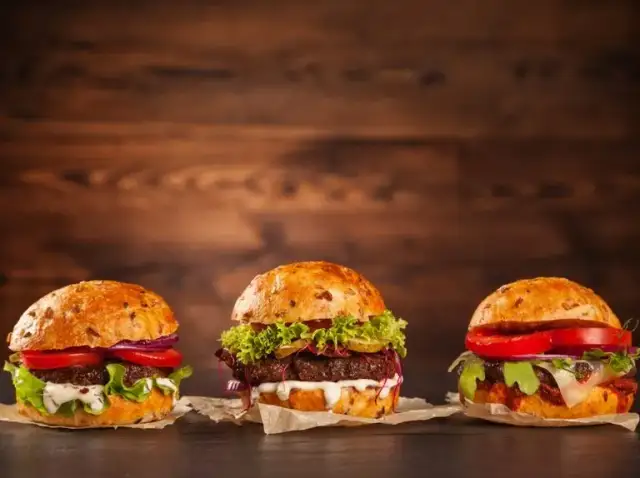 Prawda o hamburgerach: ile kalorii ma ten popularny fast food - fakty