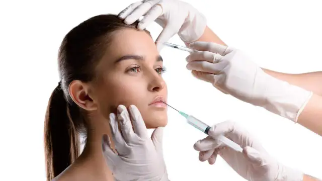 Kwas polimlekowy czy hialuronowy - co wybrać dla swojej skóry?