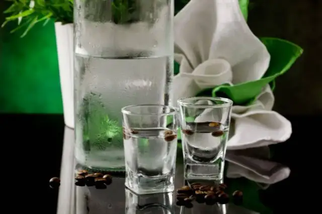 Najlepsze drinki z sambuca, które zaskoczą Twoich gości