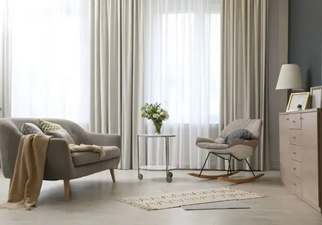 Zasłony na całą ścianę czy tylko na okno? Sprawdź, co wybrać!