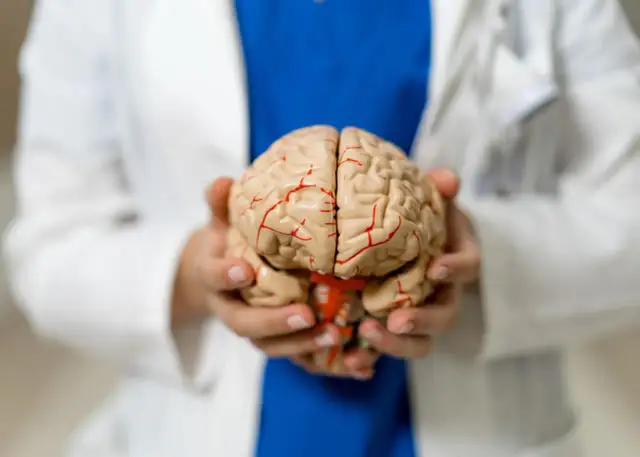 Neurolog: Kiedy Twój mózg potrzebuje pomocy? Objawy i leczenie.