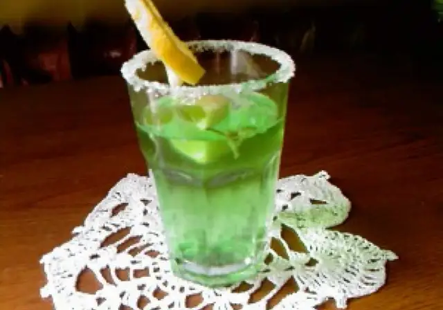 Drink z likierem miętowym: 10 przepisów na każdą okazję!