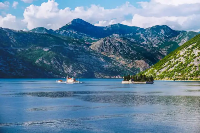 Co zabrać na wakacje do Czarnogóry? Niezbędne rzeczy, które musisz mieć
