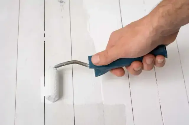 Jaka farba do drewna? Poradnik: Rodzaje, zastosowanie, wybór