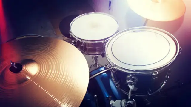 Perkusja dla dziecka: Akustyczna czy elektroniczna? Poradnik dla rodziców