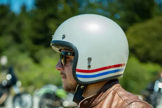 Jaki kask motocyklowy na początek? Wybierz bezpieczny i komfortowy model