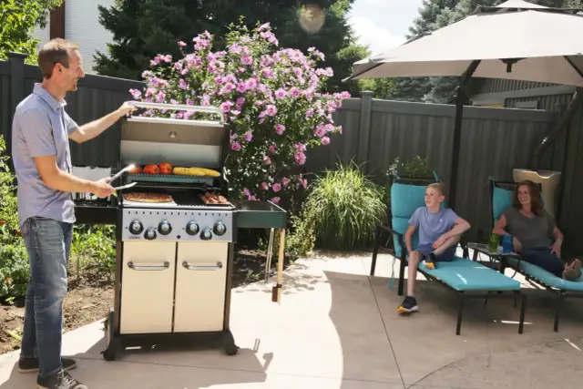 Grill ogrodowy z rusztem żeliwnym – odkryj jego zalety i funkcje