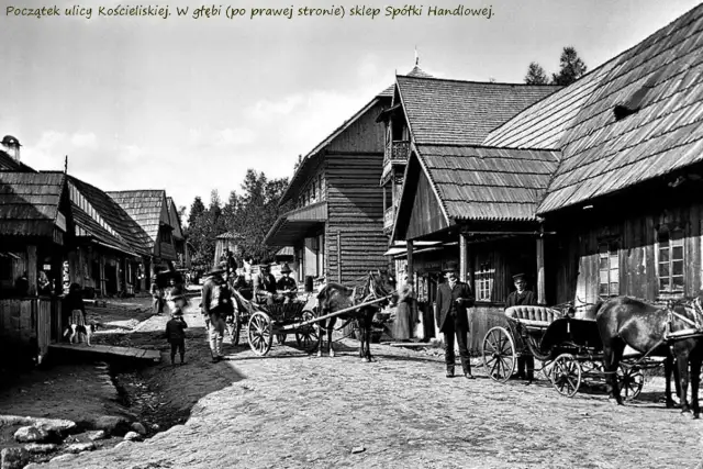 W Poroninie wiersz życia: wóz konny, drewniane domy i sklep Spółki Handlowej.