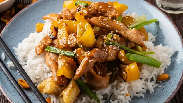 Kurczak z chińskiej restauracji w domu: Aksamitna tekstura to prostsze niż myślisz!