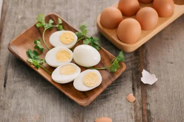 Ile kalorii ma jajko gotowane? Zaskakujące fakty o jego wartości