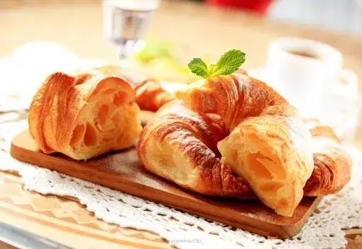 Jaka mąka do ciasta francuskiego? Wybierz idealną i piecz jak mistrz!