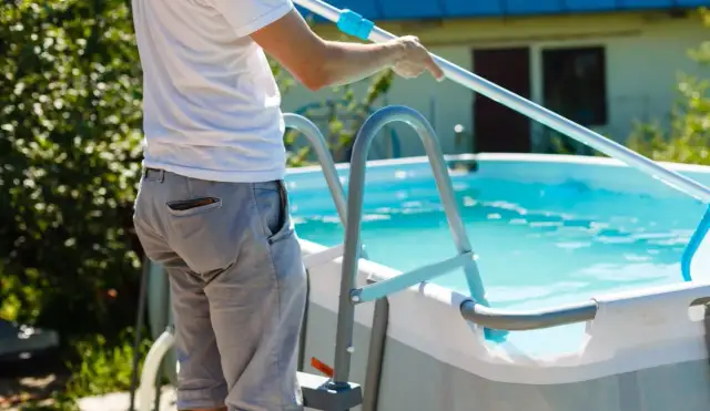 Basen ogrodowy z pompą czy bez? Poznaj kluczowe różnice i wskazówki