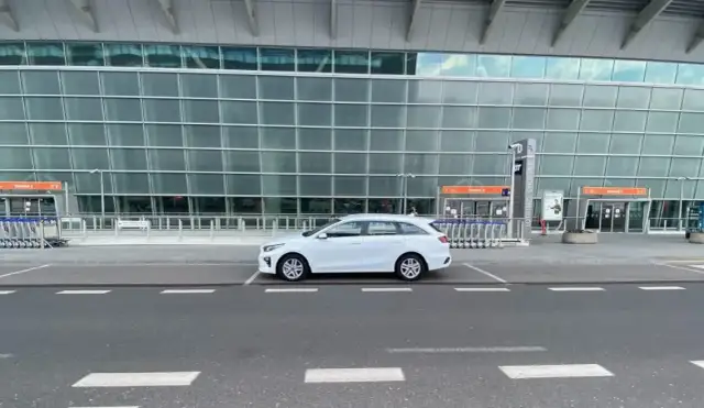 Jak odebrać kogoś z lotniska Chopina samochodem bez stresu?