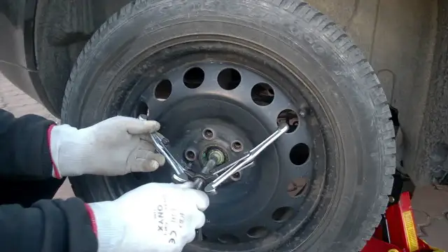 Jak zdjąć koło zapasowe Iveco Daily - proste kroki bez problemów