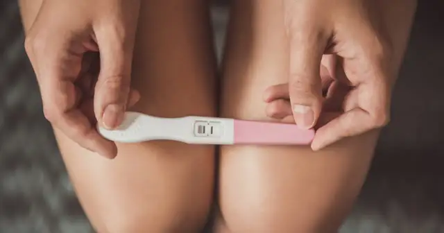 Dwie kreski na teście ciążowym. Czy po owulacji można zajść w ciążę? To pytanie nurtuje wiele kobiet.