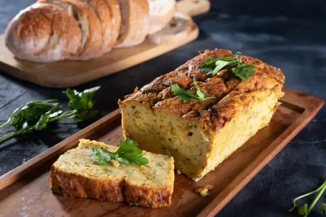 Z czym jeść pasztet z cukinii? Odkryj najlepsze dodatki i smaki