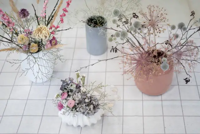 Oryginalne pomysły na wazon – co do wazonu zamiast kwiatów?