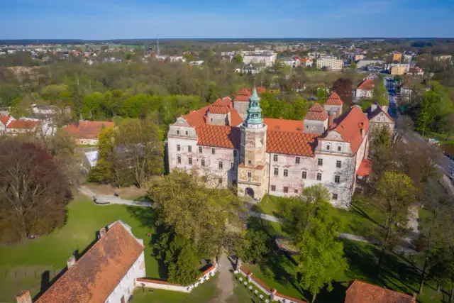 Zamek w Niemodlinie zdjęcia – odkryj piękno tej historycznej rezydencji