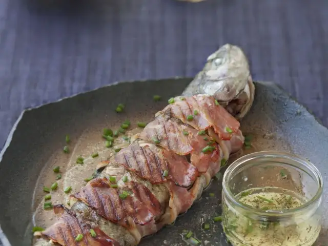 Truite grillée au barbecue: l'art de la cuisson parfaite sans qu'elle colle