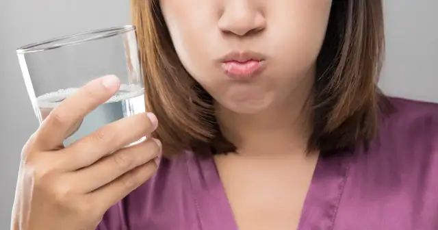 Płukanki do ust: Jak wybrać i stosować dla zdrowego uśmiechu?