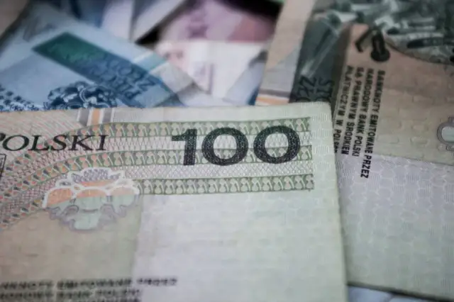 Kto może pobierać zasiłek opiekuńczy na starszą osobę? Sprawdź wymagania