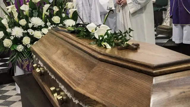 Co powiedzieć na pogrzebie, aby wyrazić szczere współczucie?