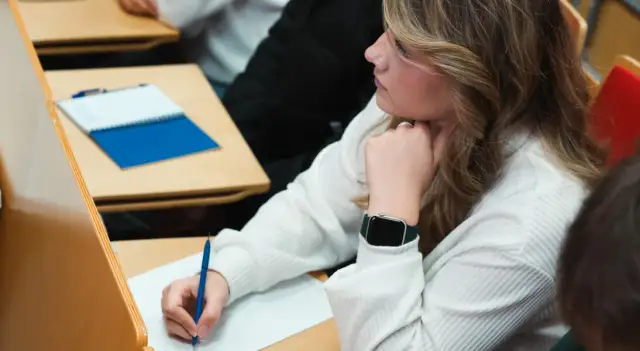 Najlepsza psychologia dla nauczycieli: praktyczne szkolenia i studia 2025