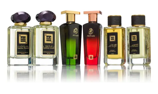 Kolekcja sześciu luksusowych perfum niszowych, każdy w eleganckiej butelce z ozdobnym korkiem.