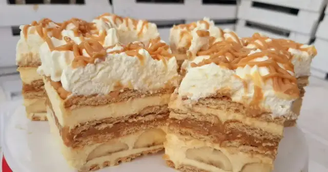 Słodkie ciasta bez pieczenia z herbatnikami i bananami - Przepisy na pyszne desery