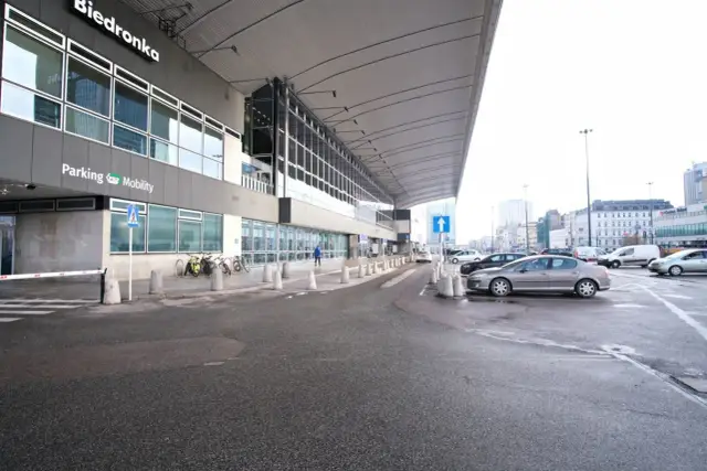 Jak wjechać na parking przy Dworcu Centralnym bez problemów?