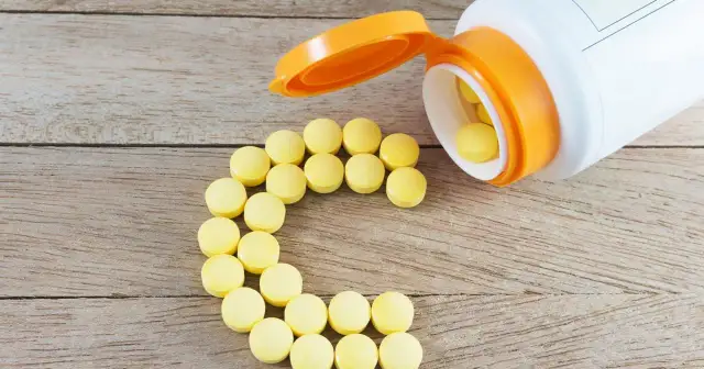 Witamina C: Interakcje z lekami i suplementami. Co musisz wiedzieć?