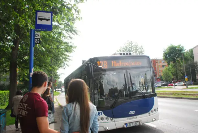 Dojazd na Osiedle Szkolne Kraków: MPK, auto, rower uniknij problemów!