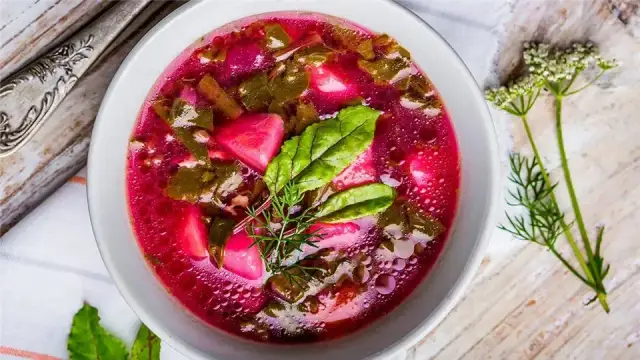 Jak zrobić zupę z botwiny - prosty przepis na pyszne danie wiosenne