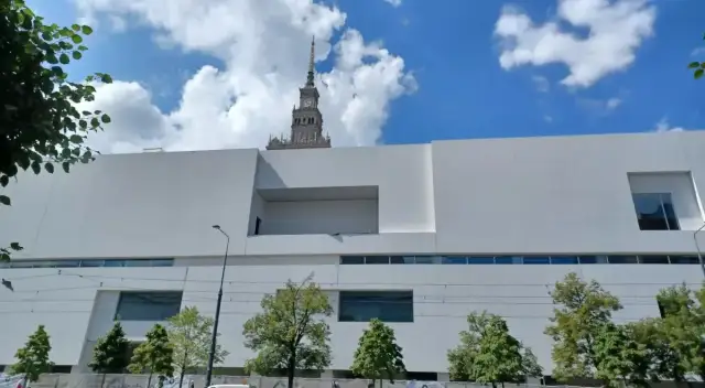 Muzeum Sztuki Nowoczesnej Warszawa: Ikona czy kontrowersja?