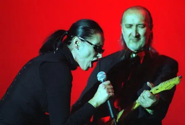 Kiedy mężczyzna kocha kobietę piosenka tekst – emocje i znaczenie utworu