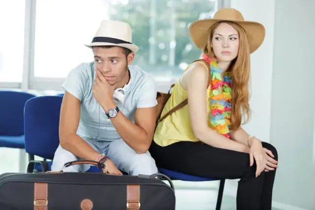 Czy biuro podróży odpowiada za opóźniony lot? Poznaj swoje prawa