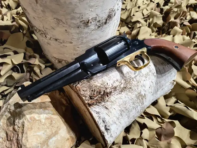 Czy na broń czarnoprochową trzeba mieć zezwolenie? Sprawdź przepisy!