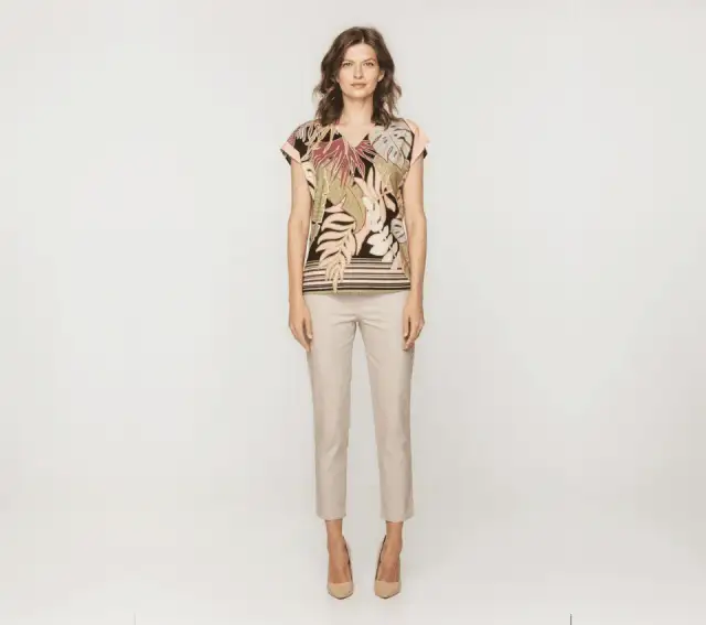 Z czym nosić jasne spodnie damskie? Stylowe inspiracje i porady