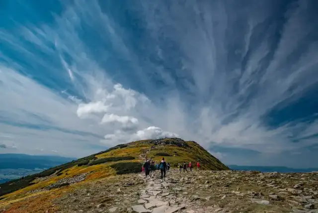 Babia Góra: Który szlak wybrać? Porównanie tras i zimowe porady