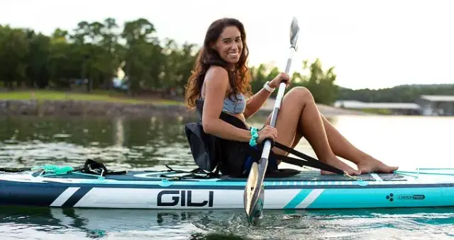 SUP czy kajak? Sprawdź, który sprzęt wybrać na wodę