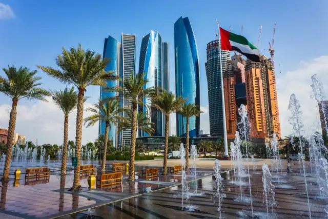 Gdzie leży Abu Dhabi? Odkryj jego lokalizację i sąsiednie regiony